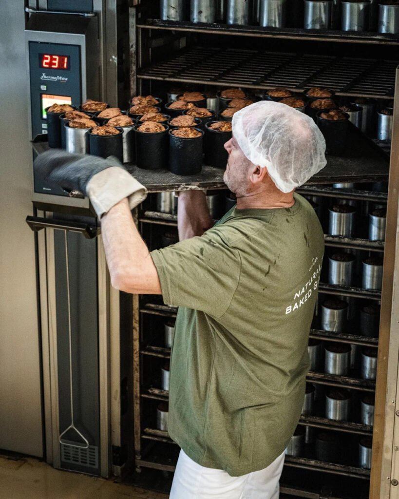 Herstellung von Deiser’s Ready2Survive Dosenbrot in der österreichischen Backstube